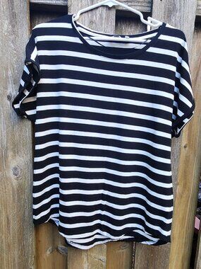 EUC Women's XL B.Young Pamila pullover Black & White Stripe short sleeved top